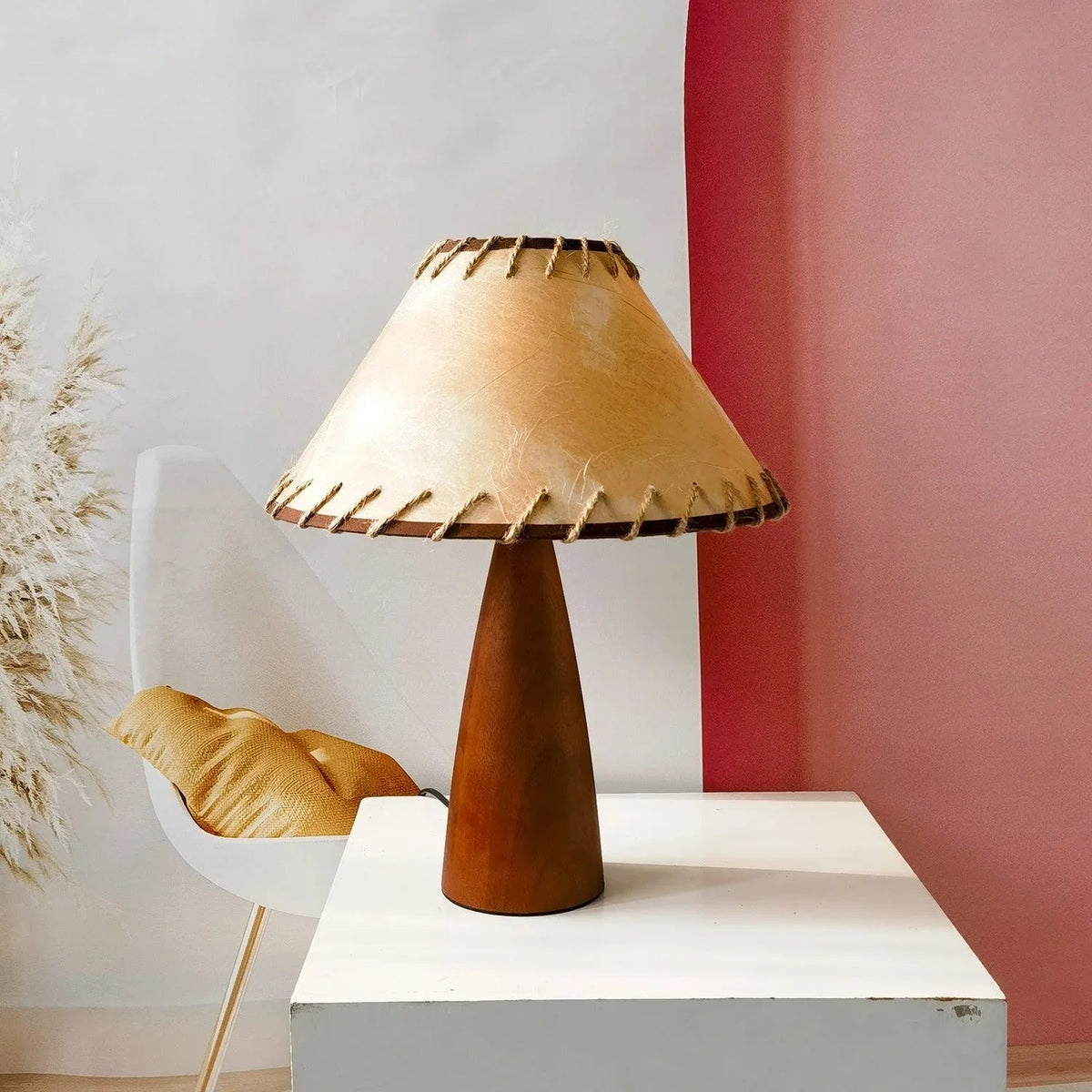 Ylvaia Solid Wood Table Lamp-Welvere